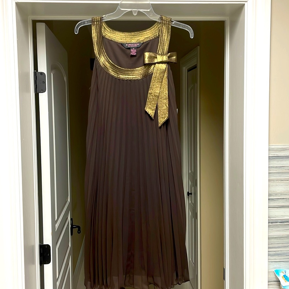 New SIGNATURE by Robbie Bee Dress🤎 - Picture 2 of 15